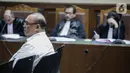 Aspidum Kejati DKI Jakarta Agus Winoto menjalani sidang pembacaan dakwaan di Pengadilan Tipikor, Jakarta, Senin (4/11/2019). Agus Winoto didakwa menerima suap dari dua pengusaha terkait pengurusan perkara di Pengadilan Negeri Jakarta Barat tahun 2019. (Liputan6.com/Faizal Fanani)