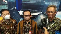 Kepala Dinas Perindustrian dan Perdagangan Jawa Timur, Iwan (Tengah) Staf Khusus Menteri Koordinator Bidang Perekonomian, I Gusti Putu Suryawirawan (Kanan).