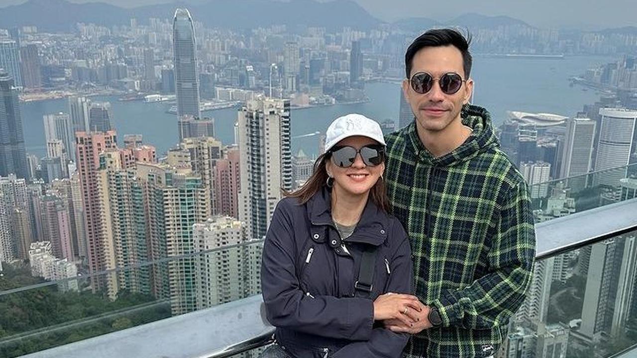 Ada juga yang menyebut jika Donna Agnesia dan Darius Sinathrya merupakan sweet couple.<br>