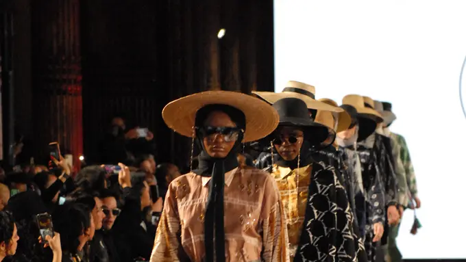 Melihat Deretan Produk Lokal Asal Banjarbaru Tampil Fashion Show di Paris