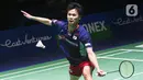 Pebulu tangkis ganda campuran Jepang Yuta Watanabe saat melawan pebulu tangkis ganda campuran China Zheng Si Wei/Huang Ya Qiong pada pertandingan final East Ventures Indonesia Open 2022 di Istora, Senayan, Jakarta, Minggu (19/6/2022). Zheng Si Wei/Huang Ya Qiong menjuarai Indonesia Open 2022 usai mengalahkan Yuta Watanabe/Arisa Higashino dengan skor 21-14 dan 21-16. (Liputan6.com/Faizal Fanani)