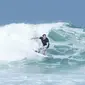 Pantai Lakey berada di Desa Hu'u, bagian selatan dari Kota Dompu, Nusa Tenggara Barat (NTB). Pantai ini sangat legendaris di mata para pencinta olahraga selancar. (Liputan6.com/ Miftahul Yani)