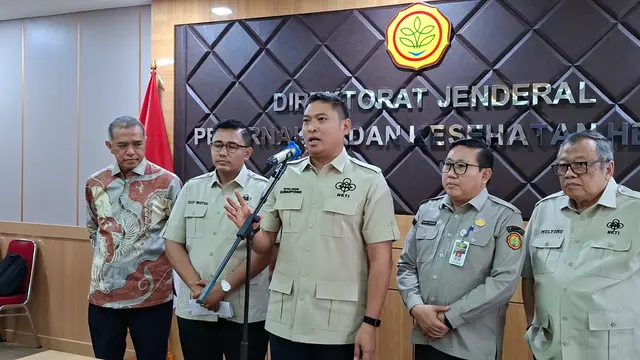 Konferensi pers Wakil Menteri Pertanian Sudaryono usai rapat bersama para peternak, di Kantor Kementerian Pertanian, Jakarta, Senin (6/7/2026). (Liputan6.com/Arief)