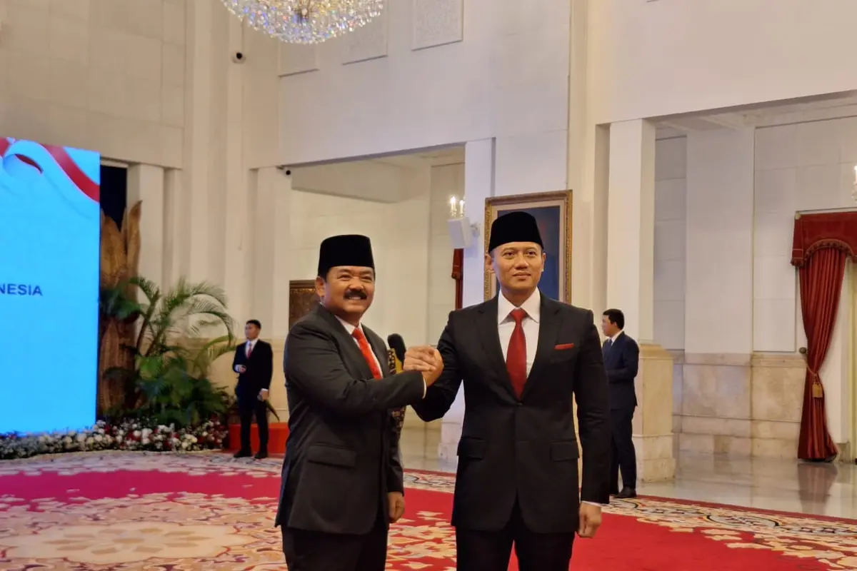 Presiden Joko Widodo atau Jokowi melantik Sekjen Pengurus Besar Nahdlatul Ulama (PBNU), Saifullah Yusuf atau Gus Ipul sebagai Menteri Sosial (Mensos) di Istana Negara Jakarta, Rabu (11/9/2024).