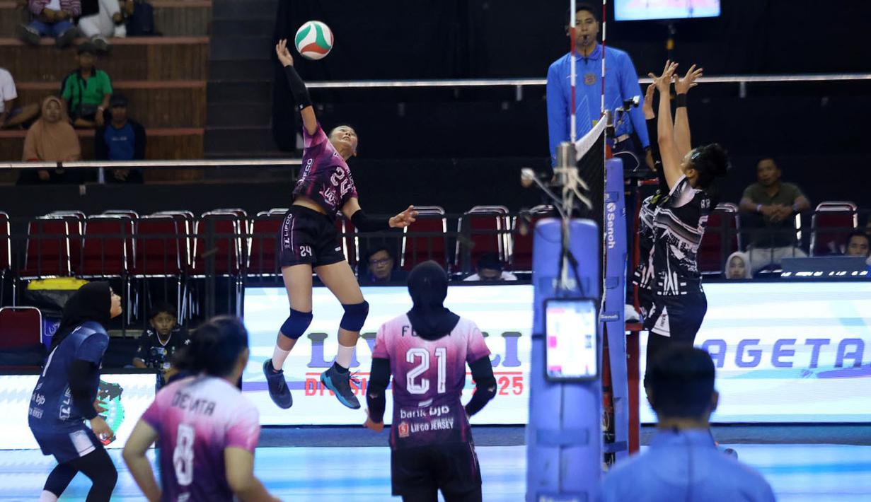 Rajawali O2C sebenarnya mampu memberikan perlawanan sengit pada set kedua hingga kedua tim saling berkejaran skor. Meskipun begitu, mereka harus mengakui keunggulan dan kalah dalam empat set langsung. (Dok. PBVSI)