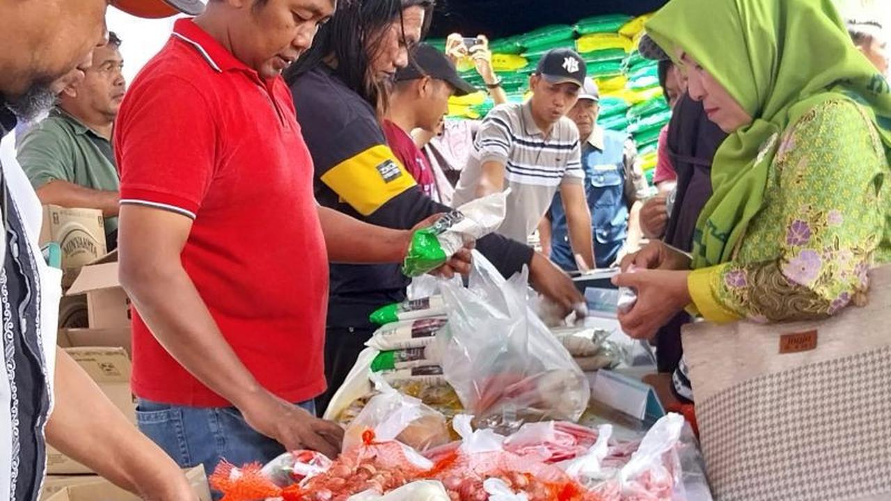Pasar Murah Ramadhan Jawa Timur: Khofifah Integrasikan UMKM Lokal, Kendalikan Inflasi
