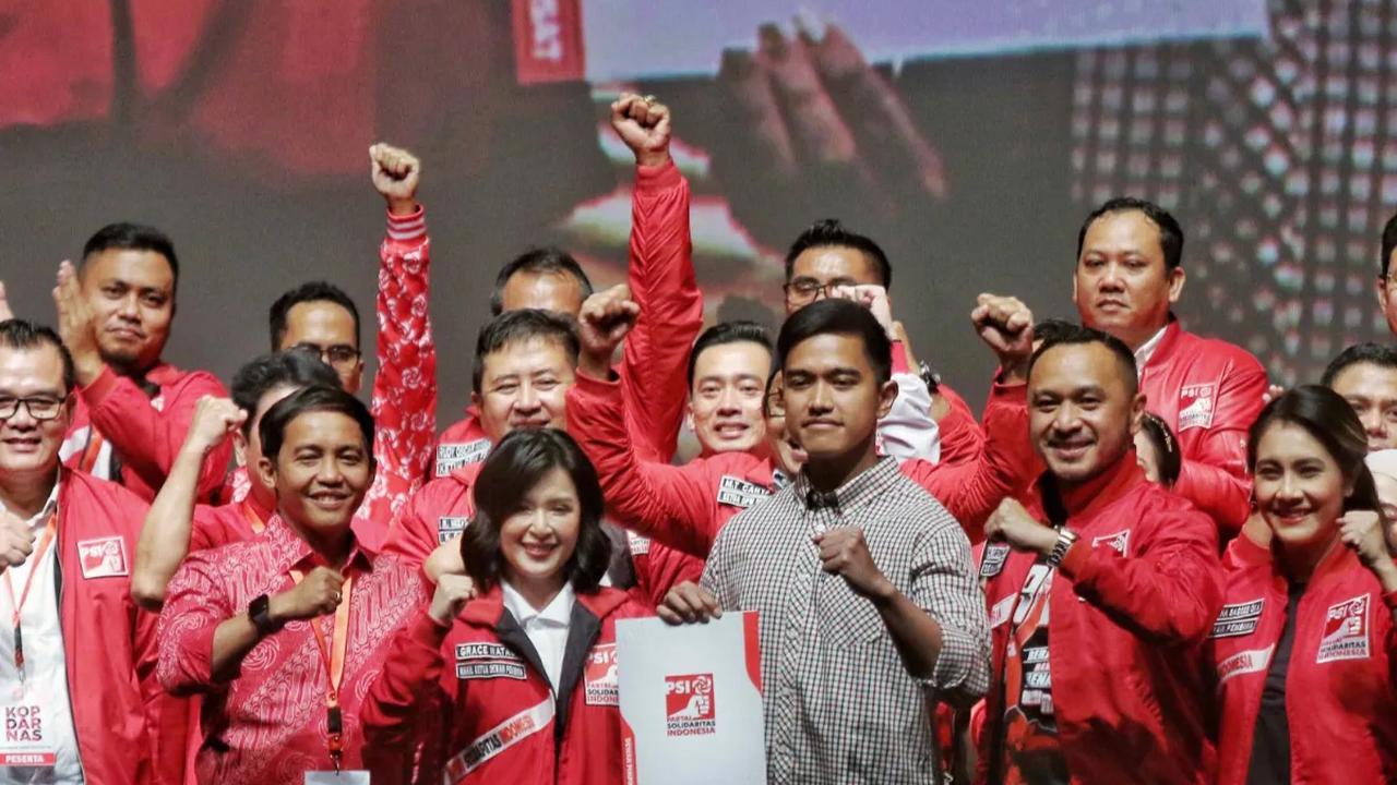 Erina pun memuji pidato yang dibawakan Kaesang Minggu lalu. Menurutnya pidato tersebut sebagai yang terbaik yang pernah dilihatnya.