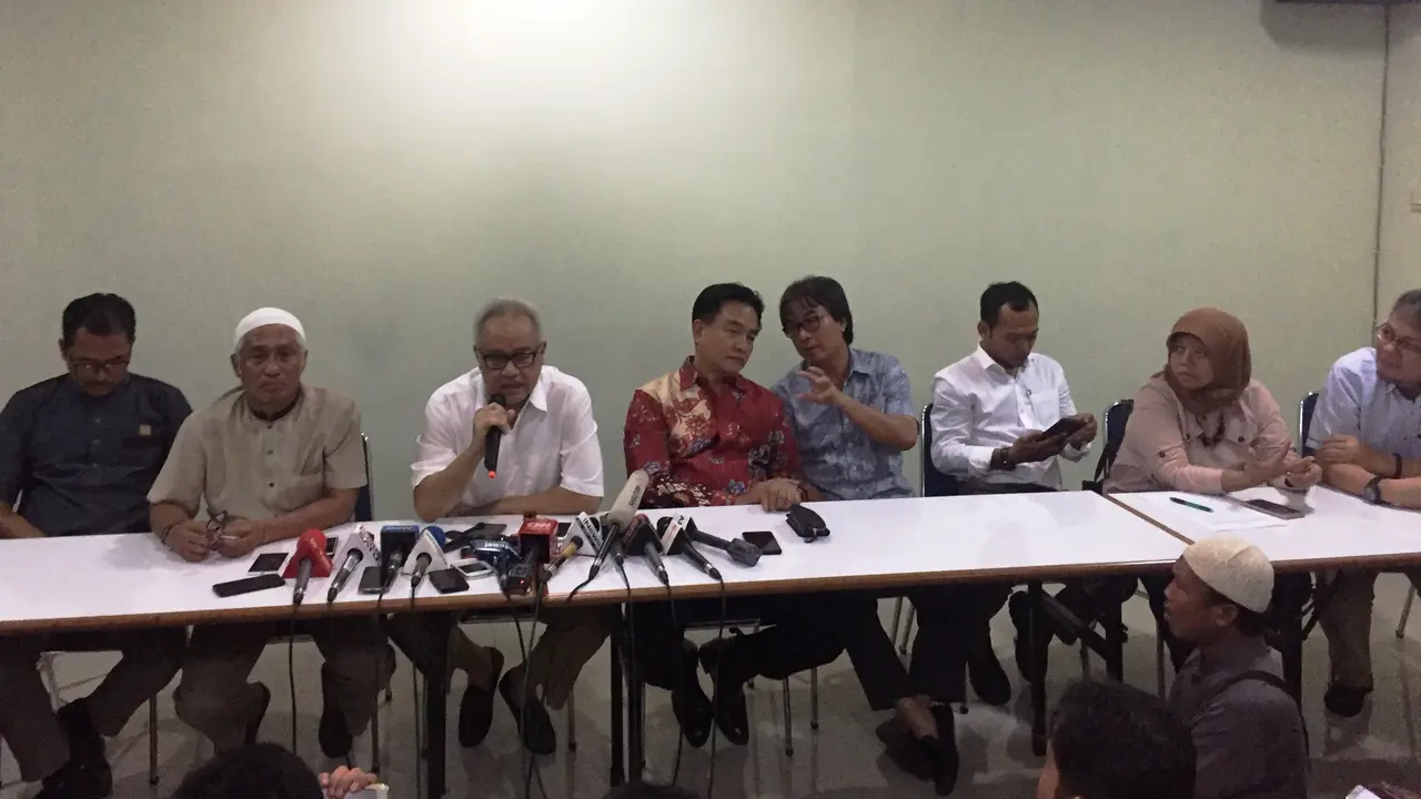 Tim Pengacara Muslim yang mendampingi Abu Bakar Baasyir dan Yusril Ihza Mahendra