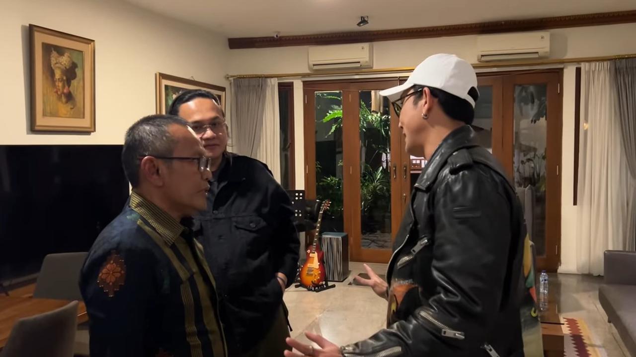 Farhat Abbas Ancam Hajar Denny Sumargo, Ganti Ditantang dan Didatangi ke Rumah Malah Tak Mau Temui