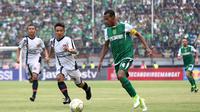 Aksi Ruben Sanadi dalam laga Persebaya kontra Persidago pada 16 besar Piala Indonesia 2018 di Stadion Gelora Bung Tomo, Surabaya, Sabtu (23/2/2019). (Bola.com/Aditya Wany)