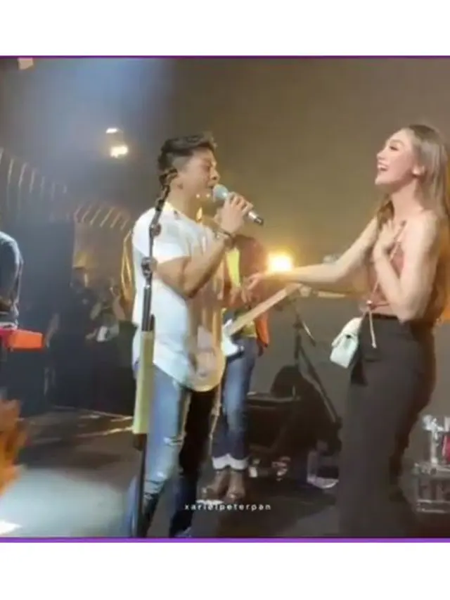 6 Momen Ariel NOAH dan Celine Evangelista Nyanyi di Atas Panggung, Bikin Heboh
