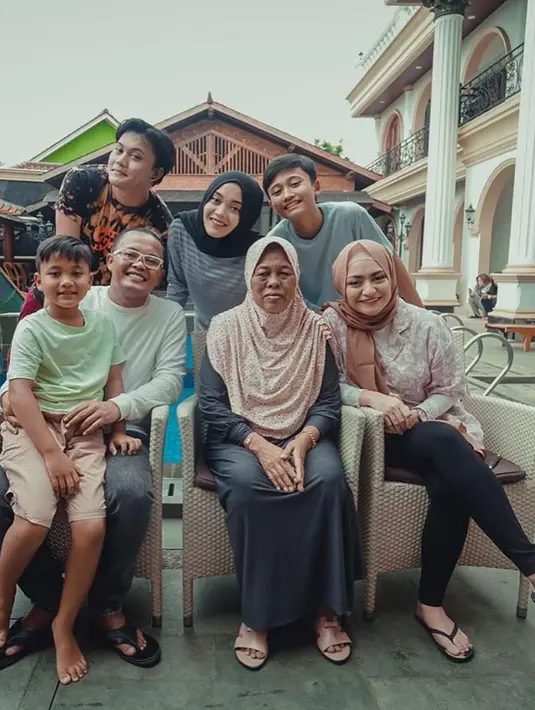 (Instagram/nathalieholscher)