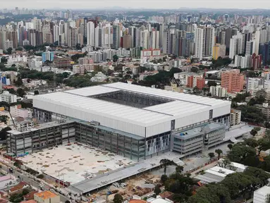Dua belas stadion megah telah disiapkan Brazil untuk Piala Dunia 2014. Berikut ini nama stadion dengan kapasitasnya. Arena da Baixada di Curitiba. Kapasitas 41.456 orang (REUTERS / Roldofo Buhrer)