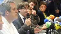 Mantan Pemimpin Catalonia, Carles Puigdemont, dalam konferensi pers di Brussels pada Selasa, 31 Oktober 2017. (AP Photo/Olivier Matthys)