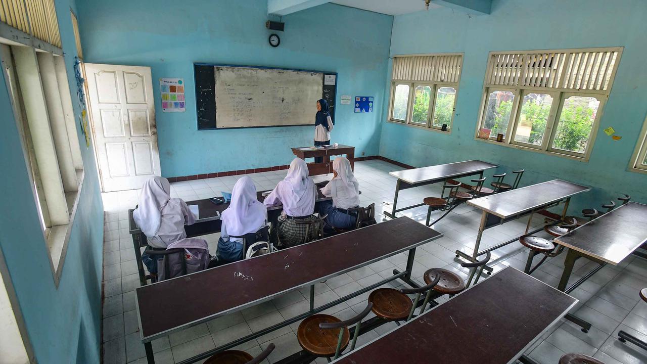 FOTO: Satu Kelas Hanya Empat Murid, Potret Sepinya SMA Swasta di Depok