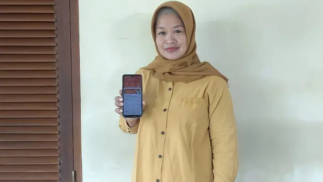 Mitra Shopee bernama Titin Sumarni