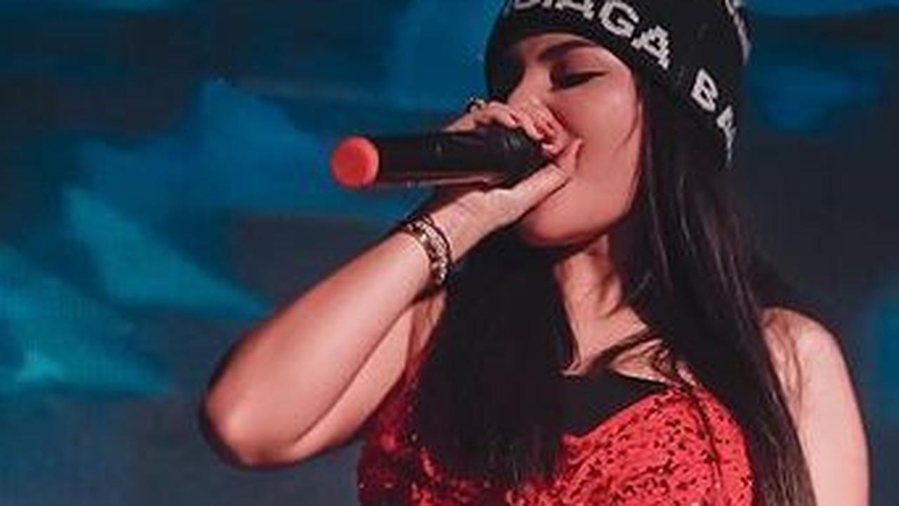 Fakta Menarik Dinar Candy, Image Seksi Terlalu Melekat namun Ternyata Anak Seorang Guru Ngaji