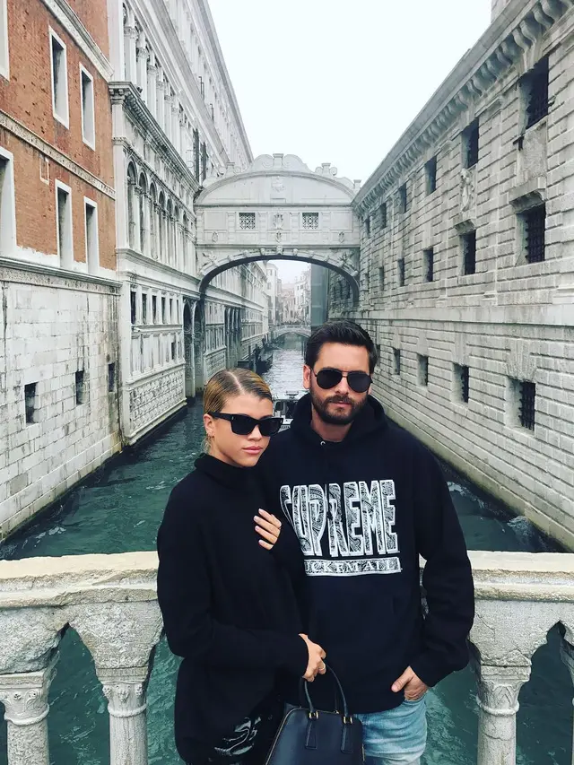 [Bintang] Sofia Richie dan Scott Disick