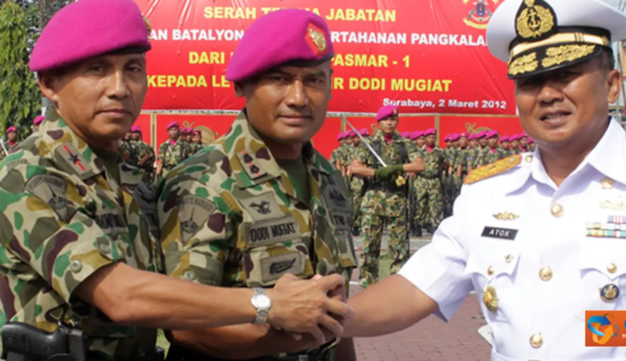 Citizen6, Surabaya: Dalam kesempatan itu, Komandan Pasmar-1 mengucapkan selamat kepada Letkol Mar Dodi Mugiat atas jabatan yang baru sebagai Komandan Batalyon Marinir Pertahanan Pangkalan V Surabaya. (Pengirim: Budi Abdillah)