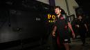<p>Pemain Persija Jakarta, Osvaldo Haay melewati kendaraan taktis setelah laga lanjutan BRI Liga 1 2022/2023 antara Persita Tangerang melawan Persija Jakarta di Stadion Indomilk Arena, Tangerang, Selasa (28/03/2023). (Bola.com/Bagaskara Lazuardi)</p>