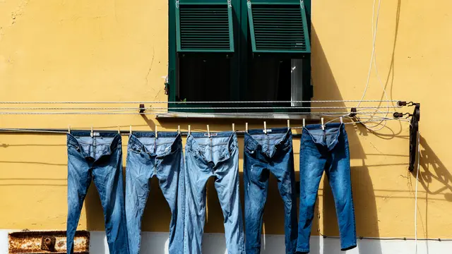 Ikuti 4 Langkah Mencuci Celana Jeans ini Agar Tetap Awet dan Bebas Pudar