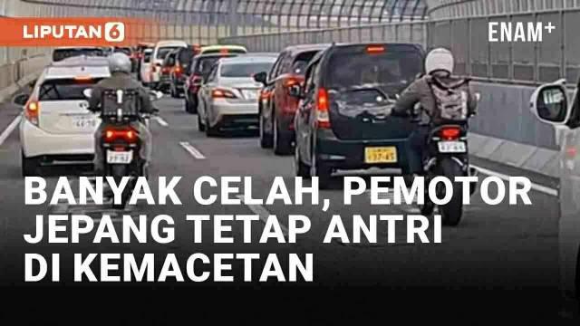 Umumnya pengendara motor berusaha mengambil setiap celah agar dapat melaju saat jalanan macet. Namun pemandangan lain justru terjadi di Jepang, seperti baru-baru ini viral dibagikan warganet Indonesia. Dua pemotor terekam tetap antri di antara mobil ...