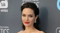 Angelina Jolie memang selalu miliki tubuh yang langsing. Namun dengan berat badan yang turun drastis, ia membuat para penggemar khawatir. (JEAN-BAPTISTE LACROIX  AFP)