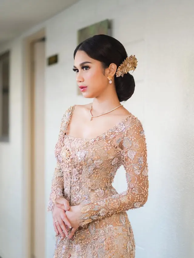 6 Momen Kebaya Azizah Salsha yang Memikat, Elegan dalam Balutan Kain Tradisi