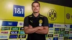Tak bisa dipungkiri, Bayern Munchen dan Borussia Dortmund adalah dua klub tersukses sekaligus musuh bebuyutan dalam beberapa musim terakhir di Liga Jerman. Meski begitu, keduanya bersikap profesional dan realistis dalam urusan perpindahan pemain. Kedua klub tercatat beberapa kali terlibat dalam transaksi perpindahan pemain. Seperti dalam hampir satu dekade terakhir, 5 pemain tercatat pernah hijrah dari Bayern Munchen untuk membela Borussia Dortmund. Siapa saja? Berikut daftar lengkap kelimanya. (BVB.de)