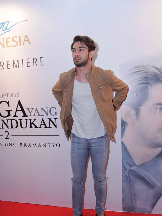 Memperbanyak komunikasi dengan lawan main merupakan salah satu bentuk usaha Reza Rahadian membangun chemistry dengan para lawan mainnya di film Surga yang Tak Dirindukan 2 ini, meskipun pernah bertemu dalam satu judlul film. (Nurwahyunan/Bintang.com)