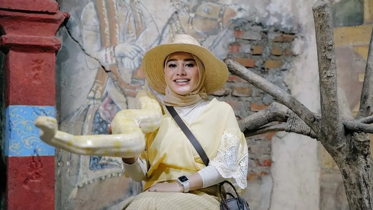 Gaya Aurel Hermansyah Liburan di Bali Bareng Atta dan Ameena, Ceria ala Summer Look