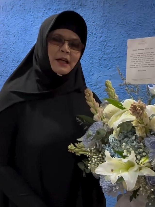 Perjalanan panjang Mbak Yos, Istri Iwan Fals. (credit: instagram.com/iwanfals/ichanmaulana)