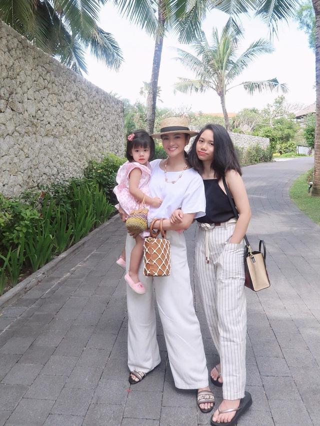 Seleb Tanah Air yang Tetap Tegar Urus Anak Seorang Diri