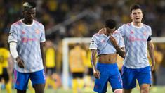 Manchester United menuai hasil buruk dalam laga matchday pertama Grup F Liga Champions 2021/2022 usai kalah 1-2 dari tuan rumah Young Boys, Selasa (14/9/2021). Kartu merah Aaron Wan Bissaka dan blunder Jesse Lingard jadi sumber malapetaka Setan Merah. (Keystone via AP/Peter Klaunzer)