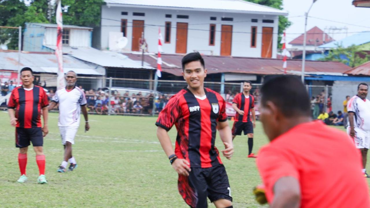 Kaesang bermain sepanjang pertandingan. Putru bungsu Presiden Joko Widodo (Jokowi) ini juga berhasil mencetak gol dalam pertandingan ini.<br>
