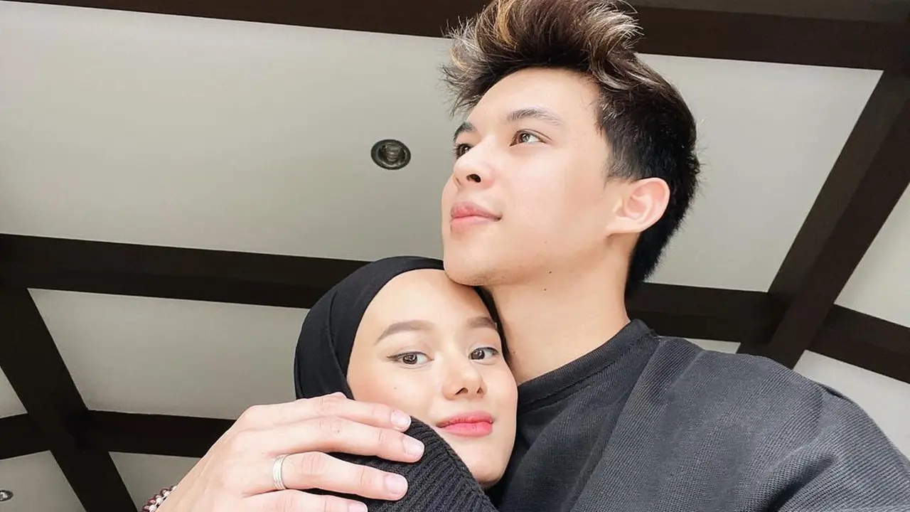 Dinda Hauw dan Rey Mbayang. (Foto: Dok. Instagram @rey_mbayang)