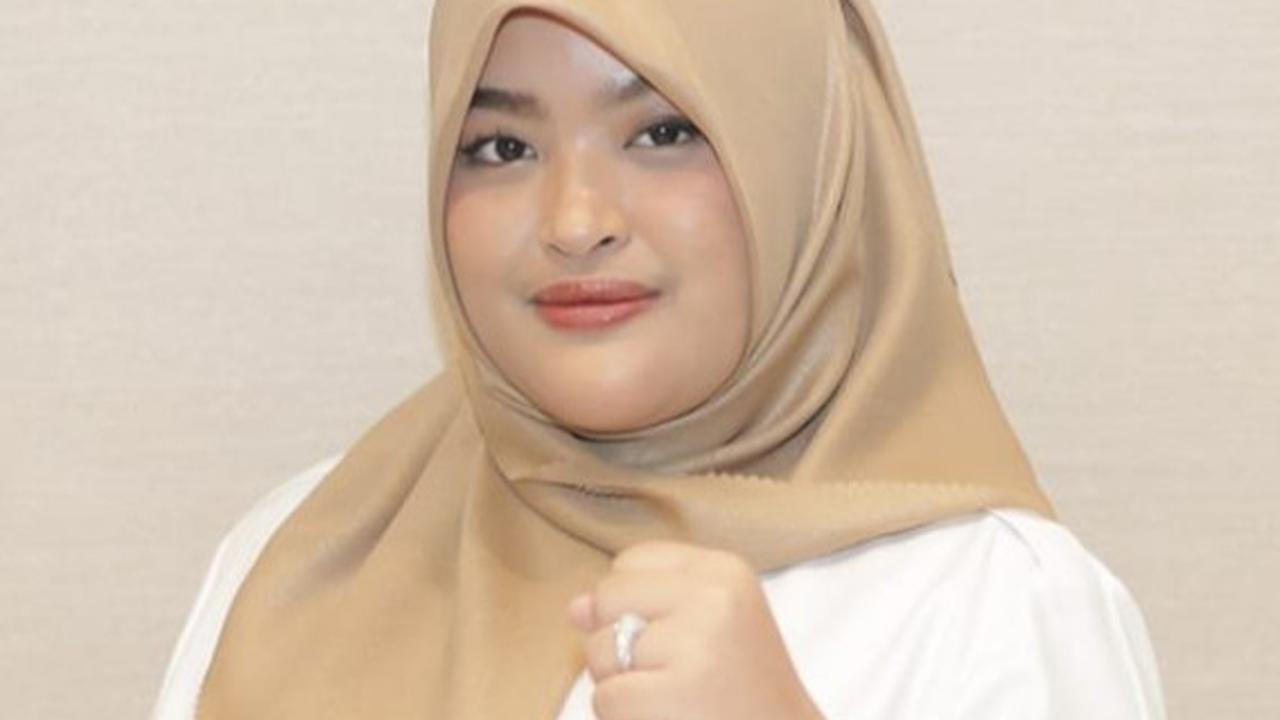 Jadi Politisi di Usia Dini, Intip Deretan Potret Wanita DPR DPD Muda yang Curi Perhatian