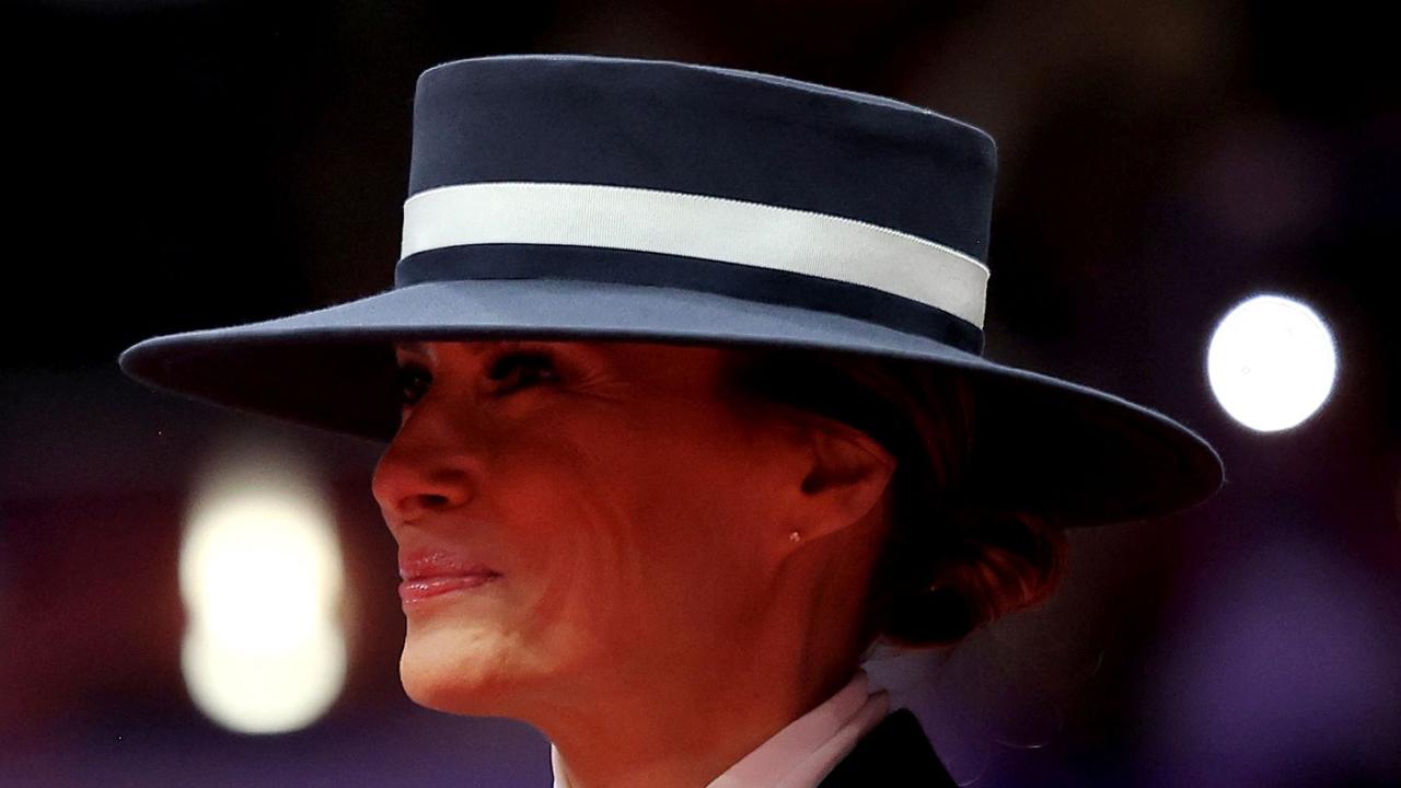 Gaya Melania Istri Donald Trump Curi Perhatian di Pelantikan