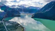 Foto dari udara yang diabadikan pada 7 Juni 2020 ini memperlihatkan pemandangan Danau Ra'og di Qamdo, Daerah Otonom Tibet, China barat daya. (Xinhua/Tian Jinwen)