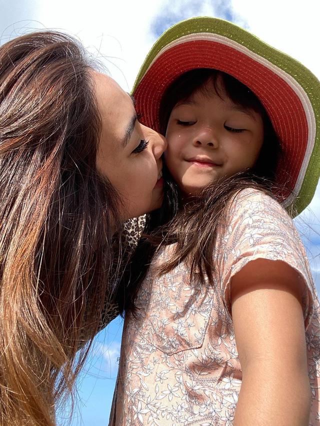 [Fimela] Gisel dan Gempi