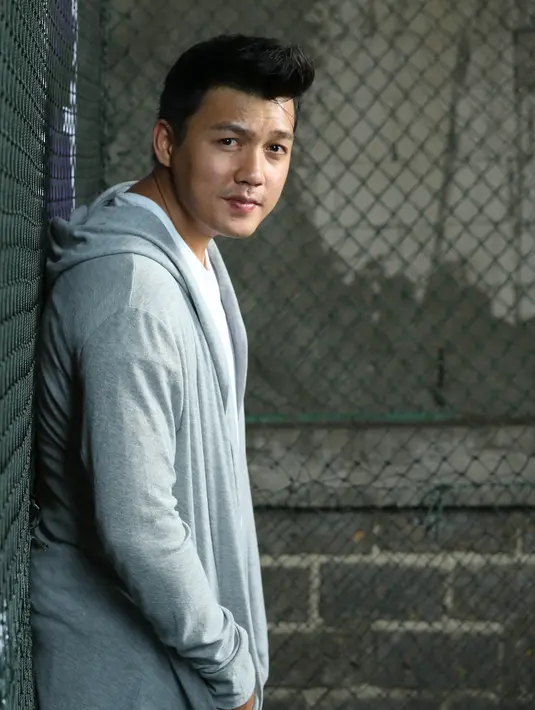 "Yang paling tua itu anak asuh sementara yang bungsu, saya ayah biologisnya." ujar pemilik nama  Dirly Dave Sompie yang tahun ini akan menikah. (Adrian Putra/Bintang.com)