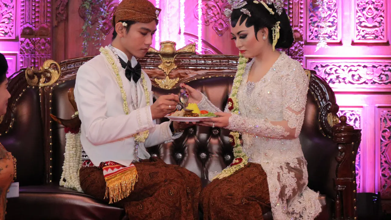 [Bintang] Gibran Rakabuming dan Selvi Ananda
