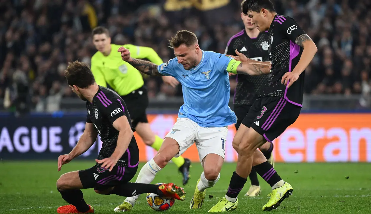 Gol kemenangan Lazio ditentukan lewat titik putih. (Alberto PIZZOLI/AFP)
