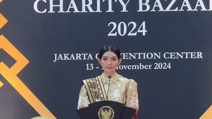 Gaya Serba Emas Selvi Ananda Buka Gelaran Bazaar Amal Women's International Club