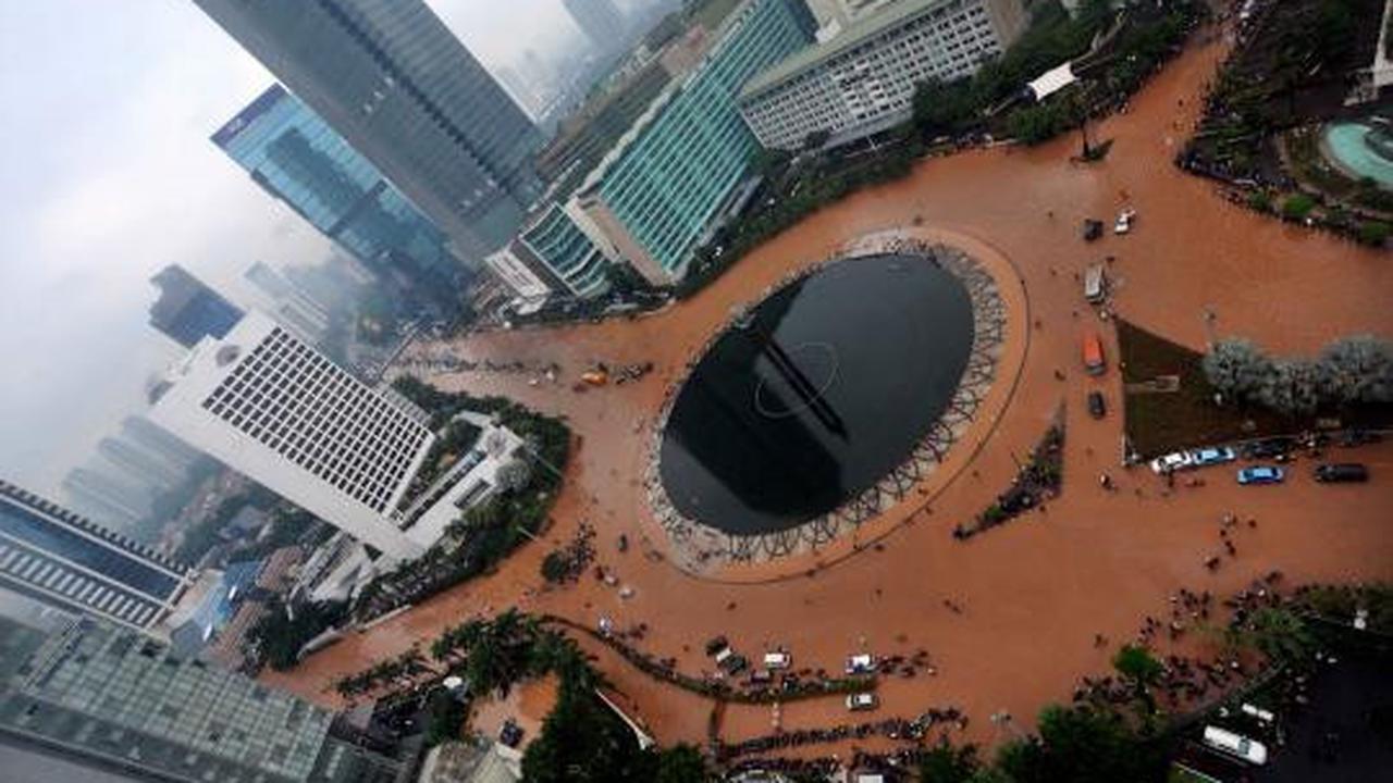 Jantung Kota Jakarta yang berubah menjadi 'sungai'