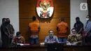 Wakil Ketua KPK Nurul Ghufron (tengah) menyampaikan keterangan terkait penangkapan mantan Sekretaris MA Nurhadi dan menantunya Rezky Hebriyono di Gedung KPK, Jakarta, Selasa (2/6/2020). KPK resmi menahan Nurhadi dan Rezky yang menjadi DPO sejak pertengahan Februari 2020. (merdeka.com/Dwi Narwoko)