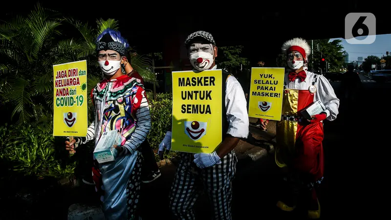 Aksi Badut Indonesia Kampanyekan Penggunaan Masker
