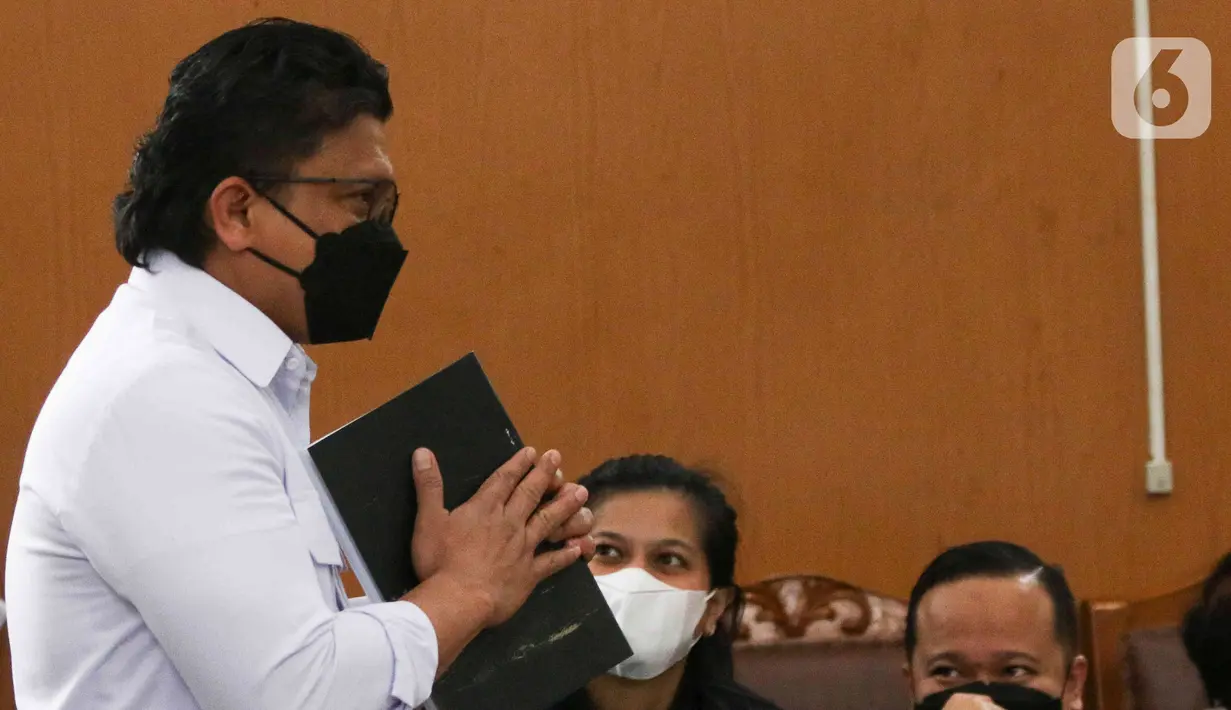 Terdakwa kasus dugaan pembunuhan berencana Nofriansyah Yosua Hutabarat atau Brigadir J, Ferdy Sambo saat akan mengikuti sidang lanjutan di PN Jakarta Selatan, Jakarta, Selasa (31/1/2023). Dikutip dari situs SIPP PN Jakarta Selatan, perkara tersebut terdaftar pada perkara 796/Pid.B/2022/PN JKT.SEL. (Liputan6.com/Herman Zakharia)