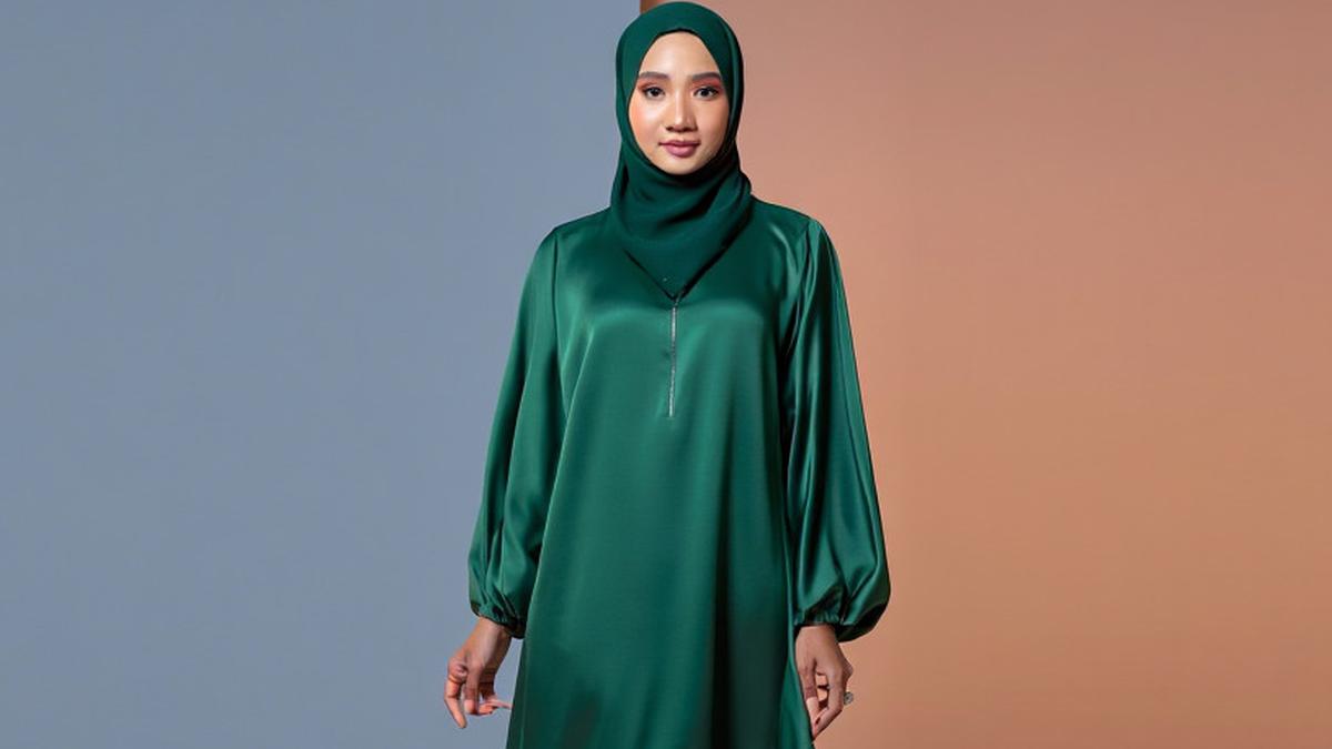7 Gaun Pesta Panjang Berhijab dengan Kain Satin, Pilihan Stylish dan Nyaman Dipakai