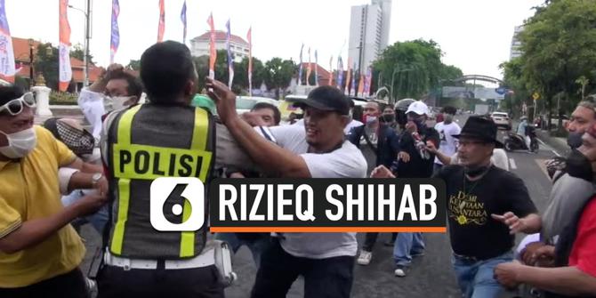 VIDEO: Ricuh! Massa Pendemo Tolak Rizieq Shihab Diserang Sekelompok Orang Tak Dikenal